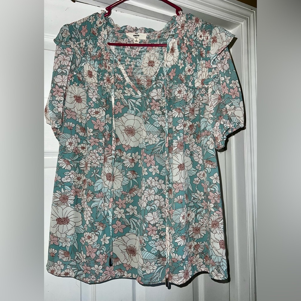 BUNDLE 5 for $50 👗👚👖
Entro Floral Print Women's Top
